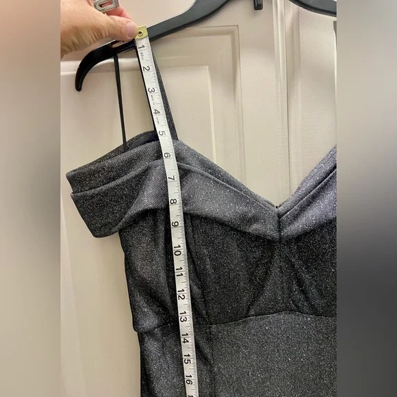 Gorgeous R&M RICHARDS evening gown, size 8. Worn once, in like-new condition. - Picture 11 of 13